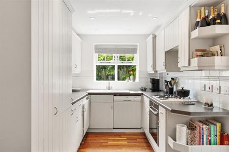 4 bedroom detached house to rent - Photo 4