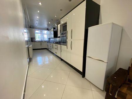 1 Bed Detached House, Fleetwood Road, NW10 - Photo 4