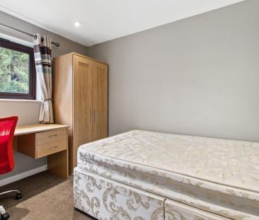 5 bedroom semi-detached house to rent - Photo 2