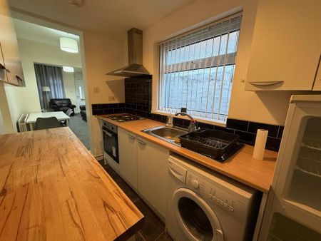 2 bedroom terraced house to rent - Photo 3