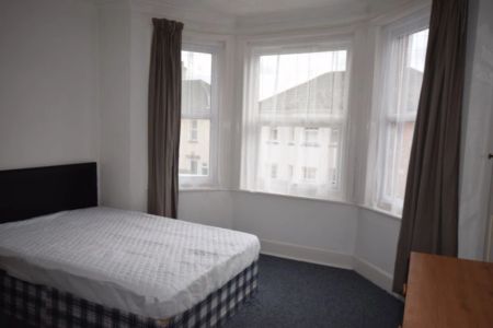 To Rent Shelbourne Road, Charminster, Bournemouth, BH8 £2,450 pcm Tenancy Info - Photo 3