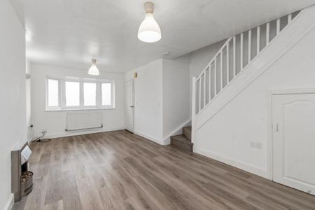 3 bedroom terraced house to rent - Photo 2