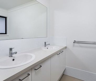 CAPESTONE SITUATED HOME! - Photo 6