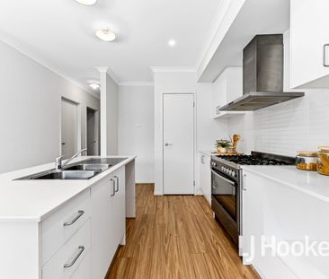 MODERN FAMILY HOME CLOSE TO ALL AMENITIES! - Photo 2