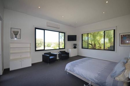 FULLY FURNISHED - UNAVAILABLE UNTIL FEBRUARY 2019 - Photo 5