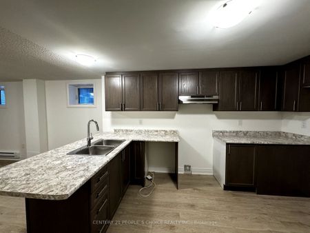 Detached Home For Lease | S8109916 - Photo 2