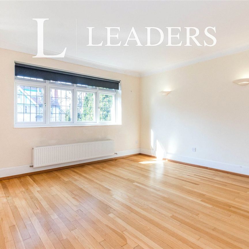 5 bedroom house to rent Burwood Park Road, Hersham, Walton-on-Thames, KT12 - Photo 1