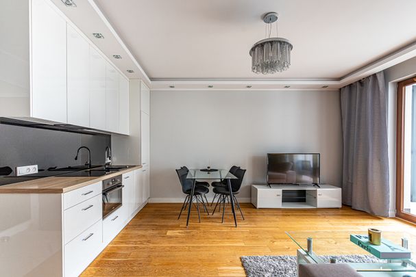 Mieszkanie z loggią 2 pokojowe przy metrze - Photo 1