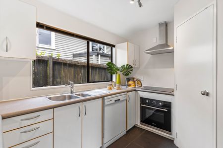 Unit 2, 4 Altona Road, Forrest Hill, Auckland - Photo 2