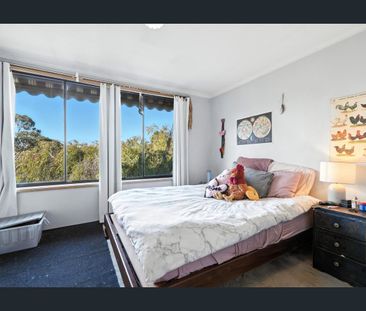 Sunny two bedroom home - Photo 4