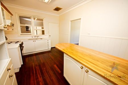 QUAINT COTTAGE HOME! - Photo 3