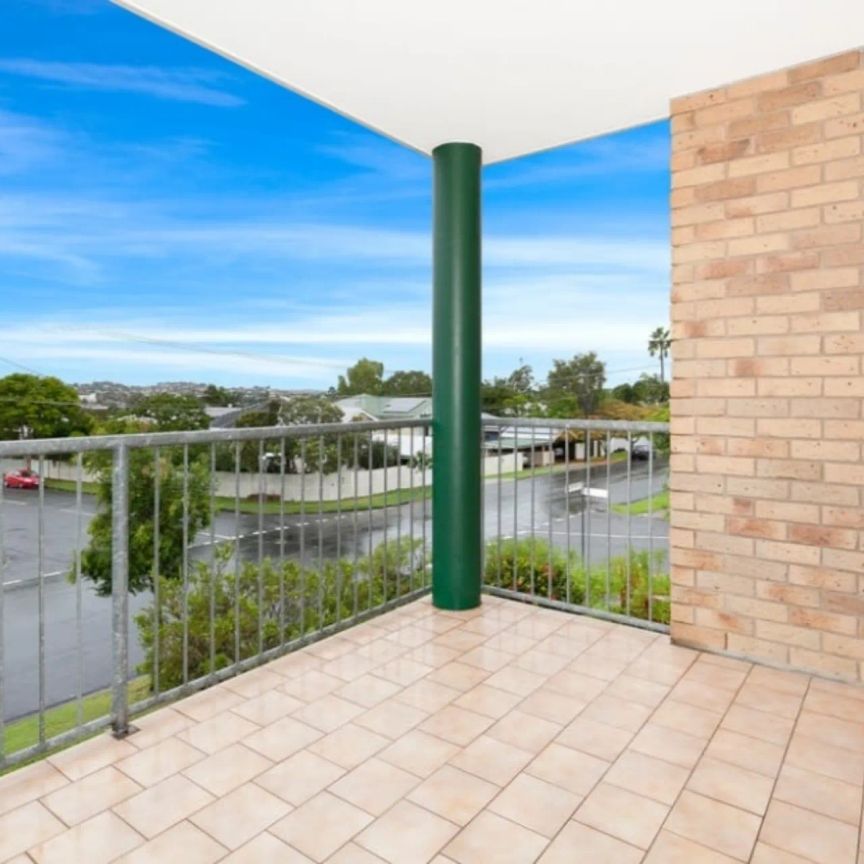 Lifestyle & Appeal - 2 bedroom 2 bath - this property has it all! - Photo 1