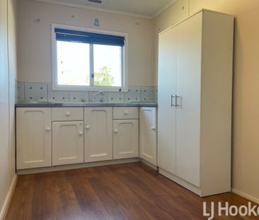 Great Location � Spacious Family Home Close to Everything! - Photo 3