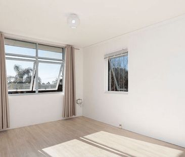 Cute one bed unit close to transport - Photo 1