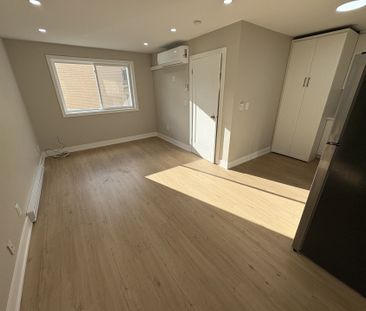 For Lease - 31 Huron Heights Drive, Newmarket, Ontario - Photo 1