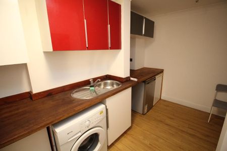 4 bedroom flat to rent - Photo 3