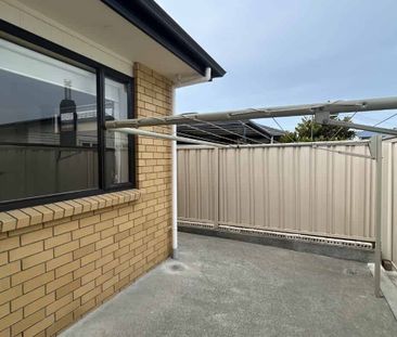 Gorgeous on Gloucester - Photo 2