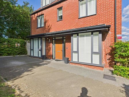 5 bedroom detached house to rent - Photo 3