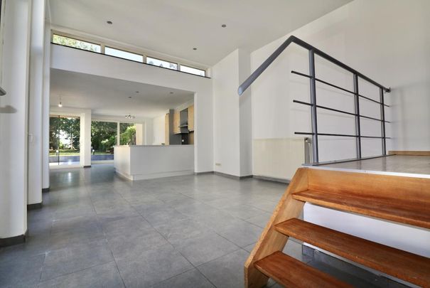 Moderne, ruime woning met 4 slpk, tuin, terras en garage voor 1.250 EUR/mnd - Photo 1