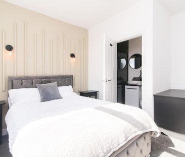 1 bedroom in a house share to rent - Photo 2