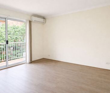 Quiet & Spacious 2-Bedroom Full Brick Unit – Walk to Hurstville Sta... - Photo 2