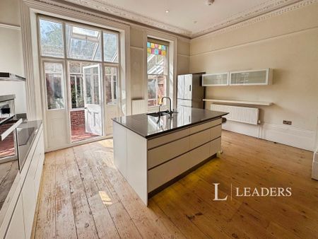 5 bedroom detached house to rent - Photo 5