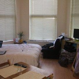 Studio to rent - Photo 1