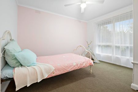 GORGEOUS SUN LIT UNIT WITH TWO BEDS IN A BEACHY LOCATION - Photo 3