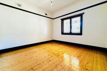 Spacious 2-Bedroom Semi with Private Yard & Parking**1st Open Inspection Saturday from 10.30-10.45 am (No prior access)** - Photo 5