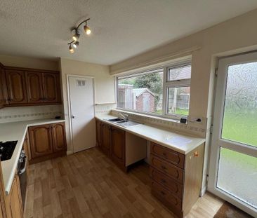 2 bedroom semi-detached bungalow to rent - Photo 6