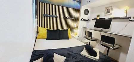 Carrer de las Navas de Tolosa, Barcelona, Catalonia 08027 - Photo 2