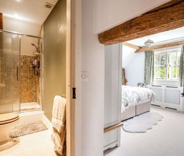 A beautifully presented coach house boasting character throughout. - Photo 4