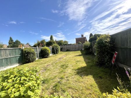 4 bedroom semi-detached house to rent - Photo 5