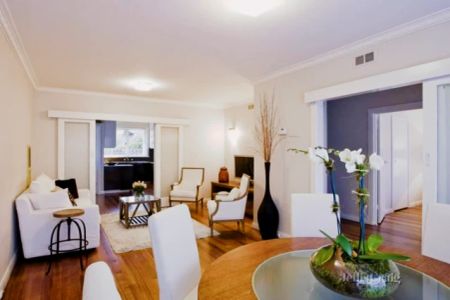 3 Bed, 1 Bath - Photo 2