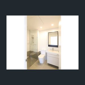 Stylish & Conveniently located 2 Bedroom Apartment - Photo 2