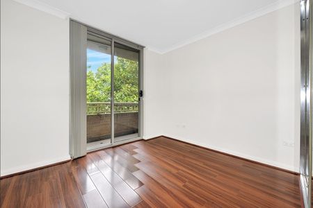 Spacious & Renovated Two Level Apartment - Photo 3