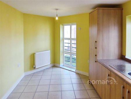 2 bedroom flat to rent - Photo 4