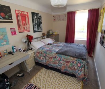 2 Bedroom 2 Bedroom Flat, Vicars Cross - Photo 3