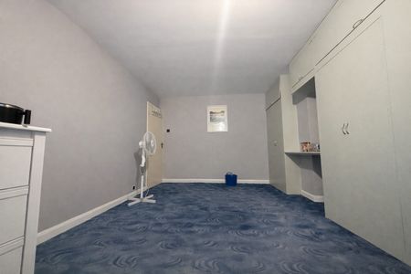 3 Bedroom House To Let - HP11 - Photo 4