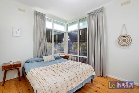 Bright and Spacious 3 Bedroom Home - Photo 4