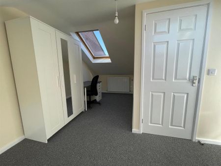 1 bedroom in a house share to rent - Photo 4