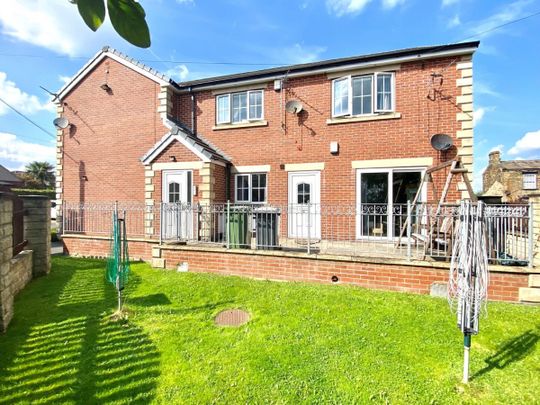 Lumb Lane, Roberttown, Liversedge, WF15 - Photo 1