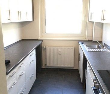 Frisch saniert im Erdgeschoss mit Balkon und Einbauküche - Ihre neue Wohnung? - Foto 4