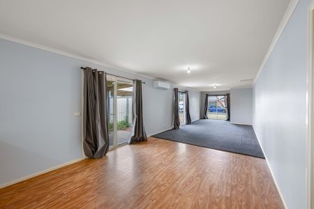 Great family Home in Quiet Court - Photo 3