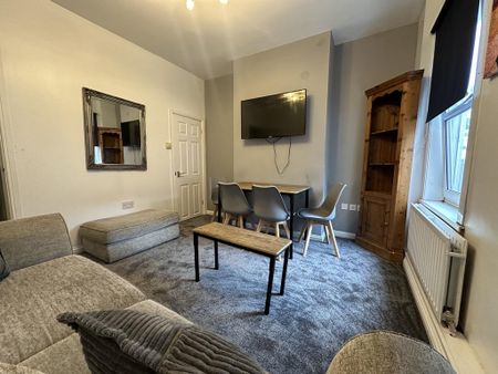 3 bedroom terraced house to rent - Photo 3