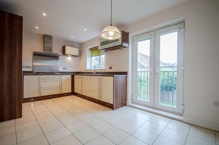 4 bedroom terraced house to rent - Photo 3