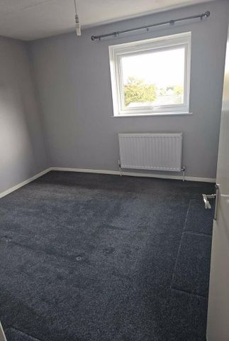 2 bedroom end of terrace house to rent - Photo 4