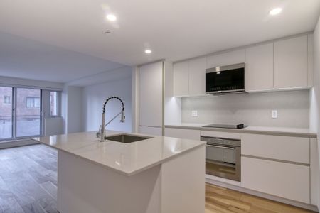 3460 Peel Street - Photo 2