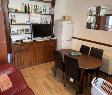 6 bedroom house to rent - Photo 2