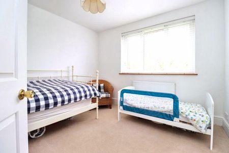 5 bedroom detached house to rent - Photo 2